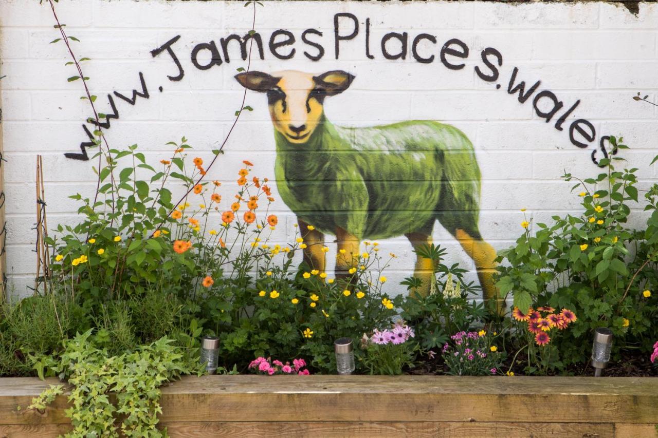 James' Place @ Pontmorlais Merthyr Tydfil Buitenkant foto